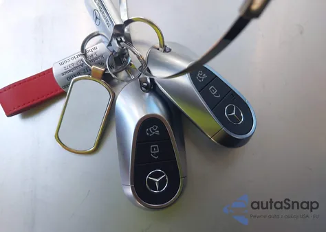 2022 Mercedes-Benz C 300 Sedan z USA, uszkodzony, nr VIN W1KAF4GB2NR036122